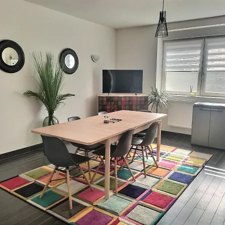 Couette-café Privée 23m - Canapé Lit - Wifi - 120m Woippy