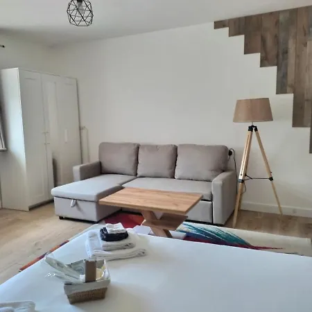 Privée 23m - Canapé Lit - Wifi - 120m Couette-café Woippy